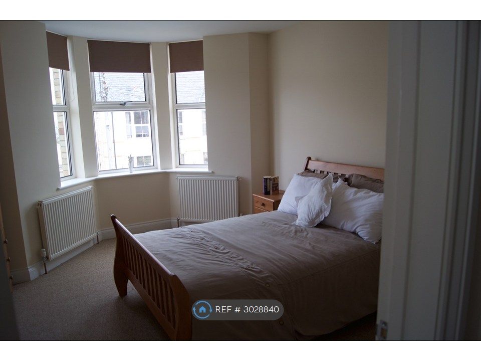 Property photo 2 of 12 Bedroom (Duvet&amp;Pillows Not Included)