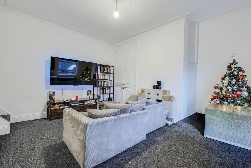 Property photo 2 of 12 Picture No. 10