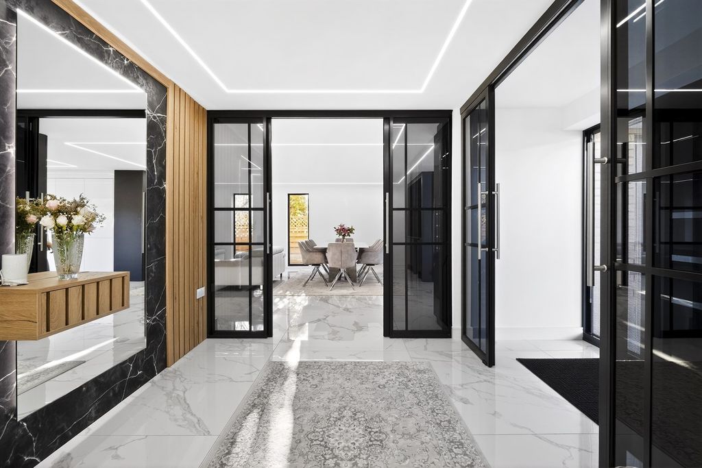 Property photo 3 of 27 Hallway