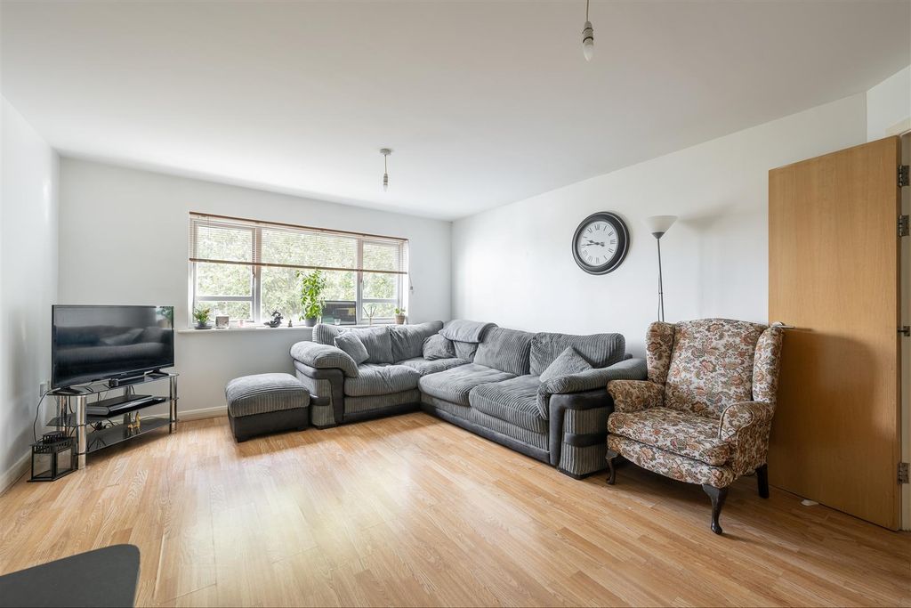 Property photo 3 of 12 Elderberry Way, E6