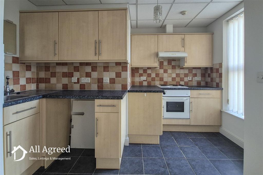 Property photo 3 of 5 Kitchen