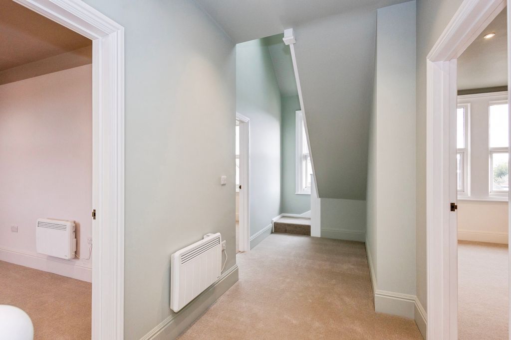 Property photo 2 of 14 Hallway