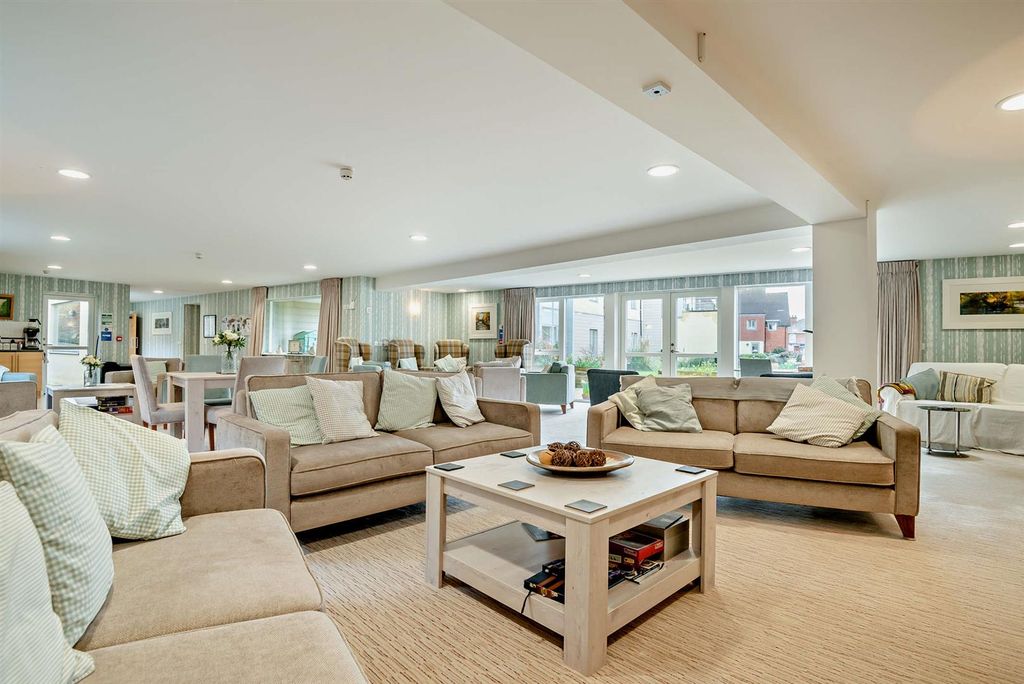 Property photo 1 of 25 8584919-Interior04-800.Jpg