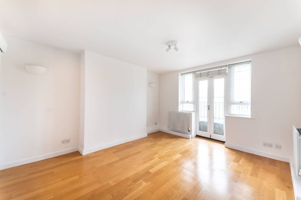 Property photo 2 of 11