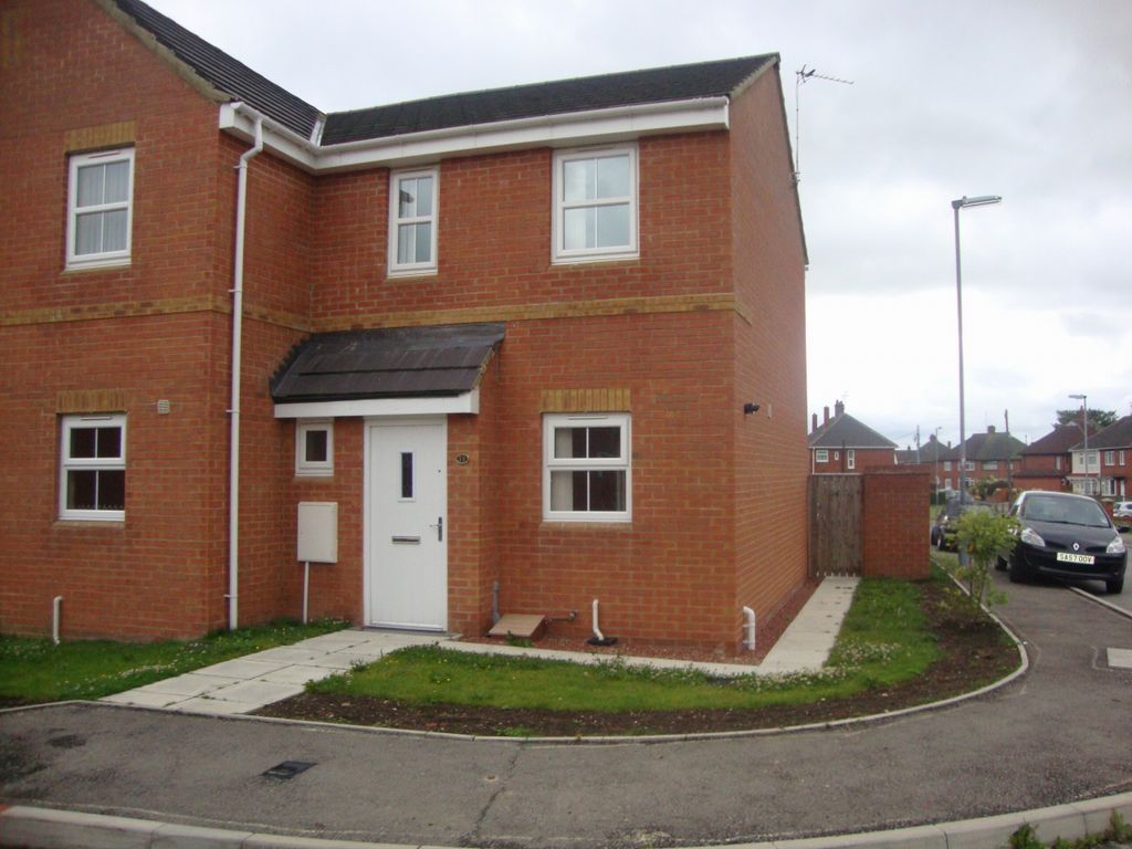 Property photo 1 of 8 2 Bedroom Semi-Detached