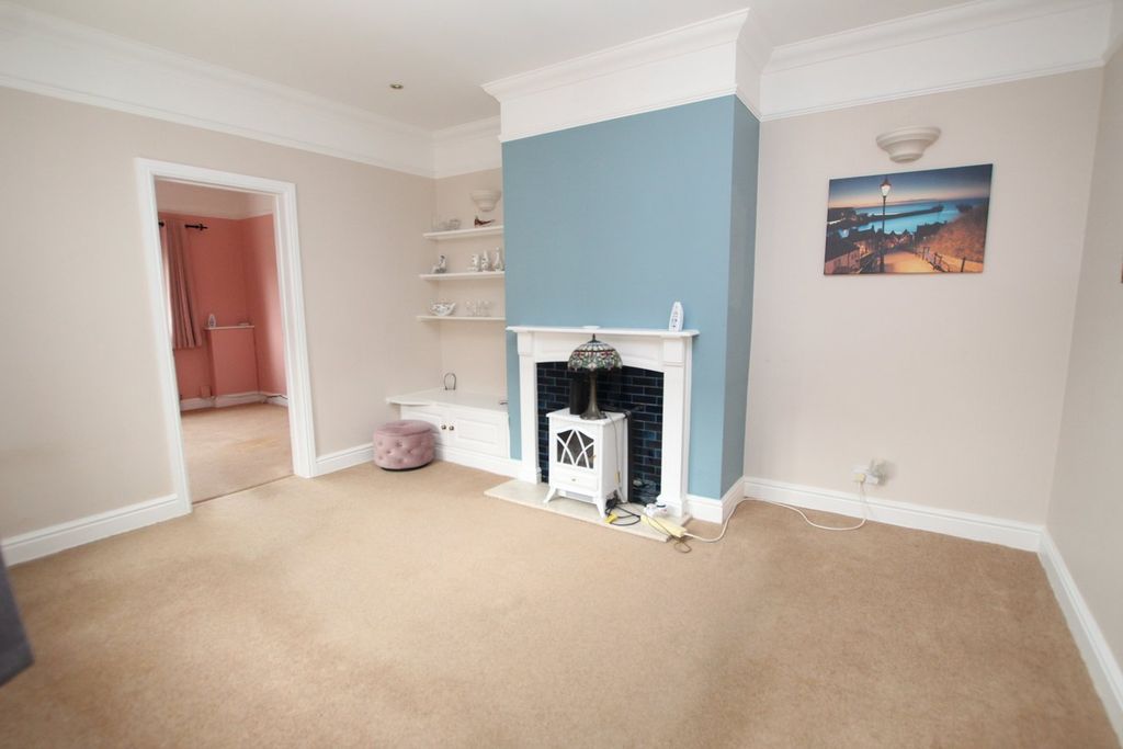 Property photo 2 of 15 Lounge