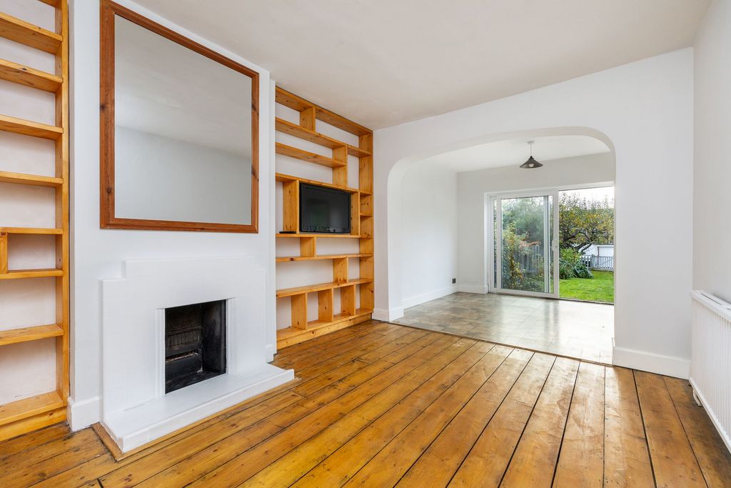 Property photo 3 of 13