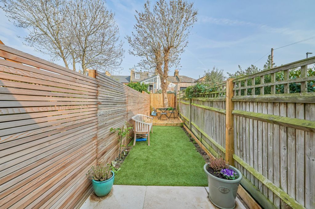 Property photo 2 of 17 Picture No. 11