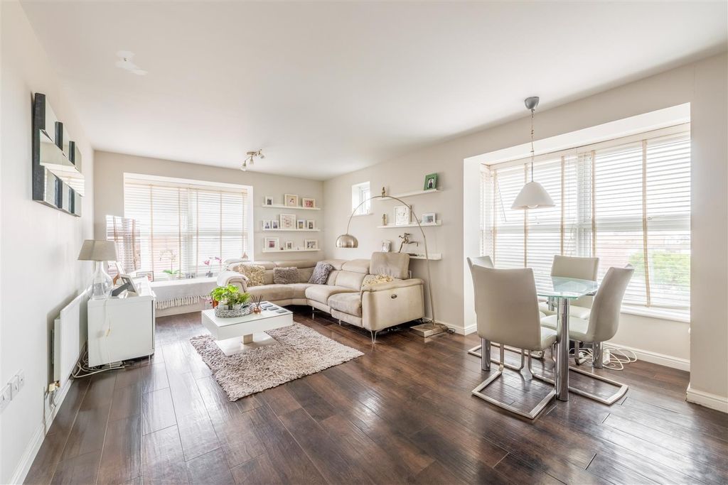 Property photo 3 of 14 Flat 11 Penzance House-11.Jpg