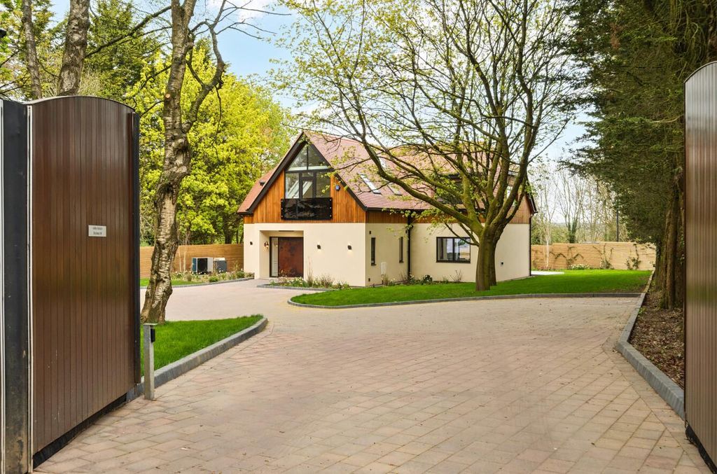 Property photo 1 of 30 -69Ddf6820Dccb-l-1441943-129-69d926756d72d-Arw-1 (