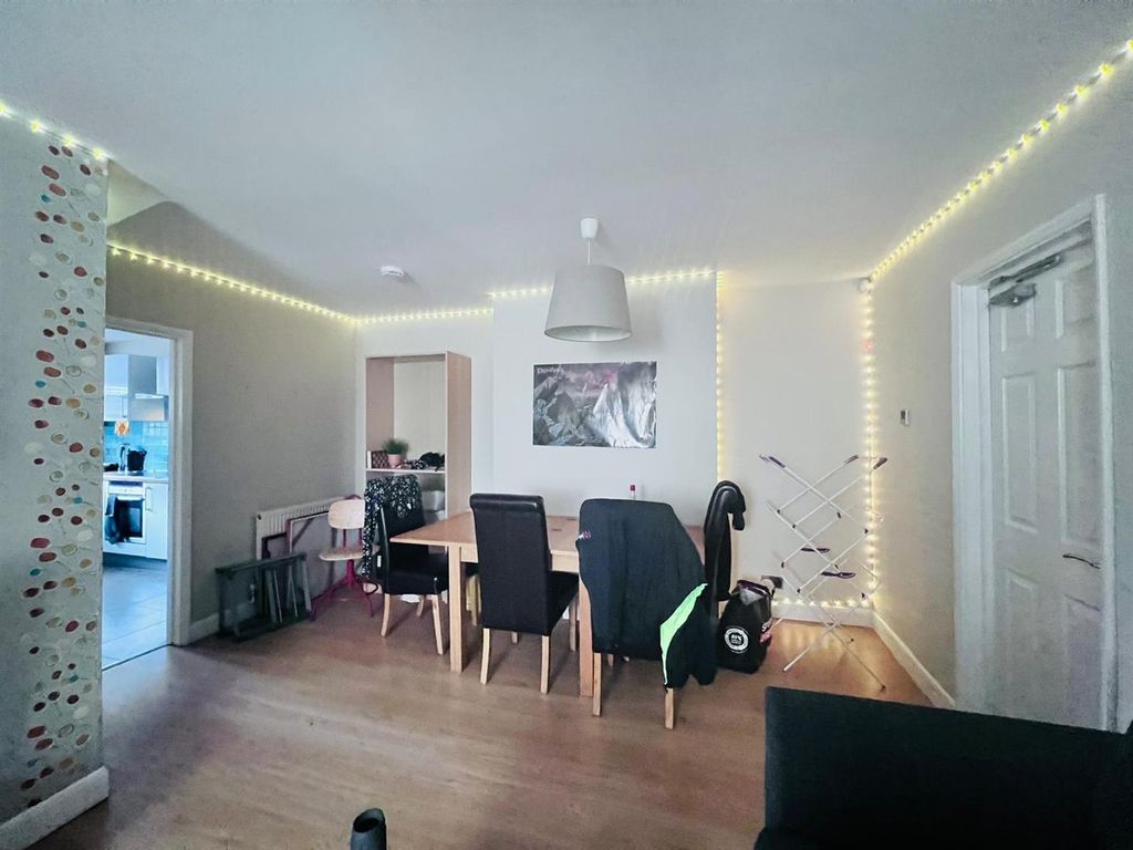 Property photo 3 of 19 Dining Area