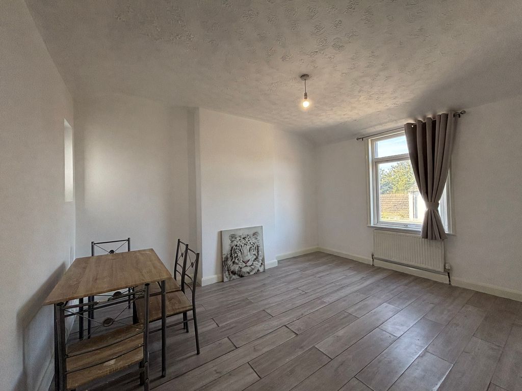 Property photo 1 of 9 Bedroom