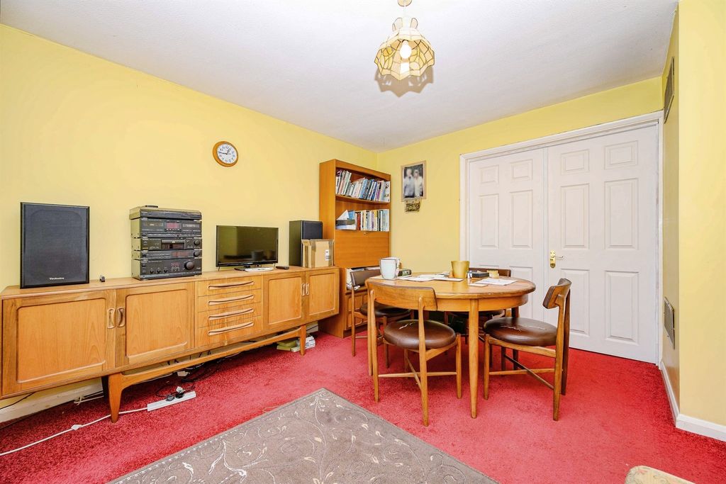 Property photo 3 of 18