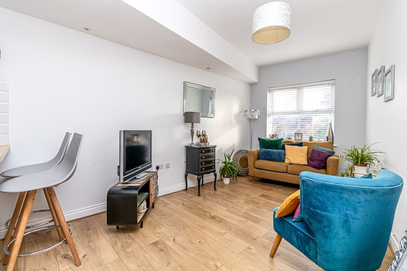 Property photo 2 of 10 .