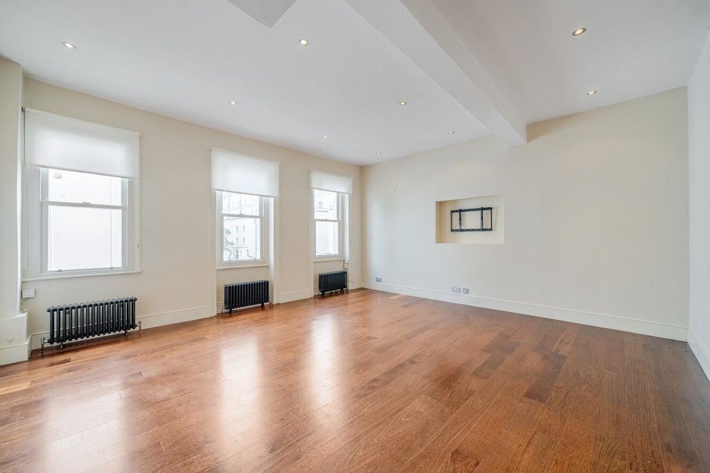 Property photo 2 of 8 Picture No. 17