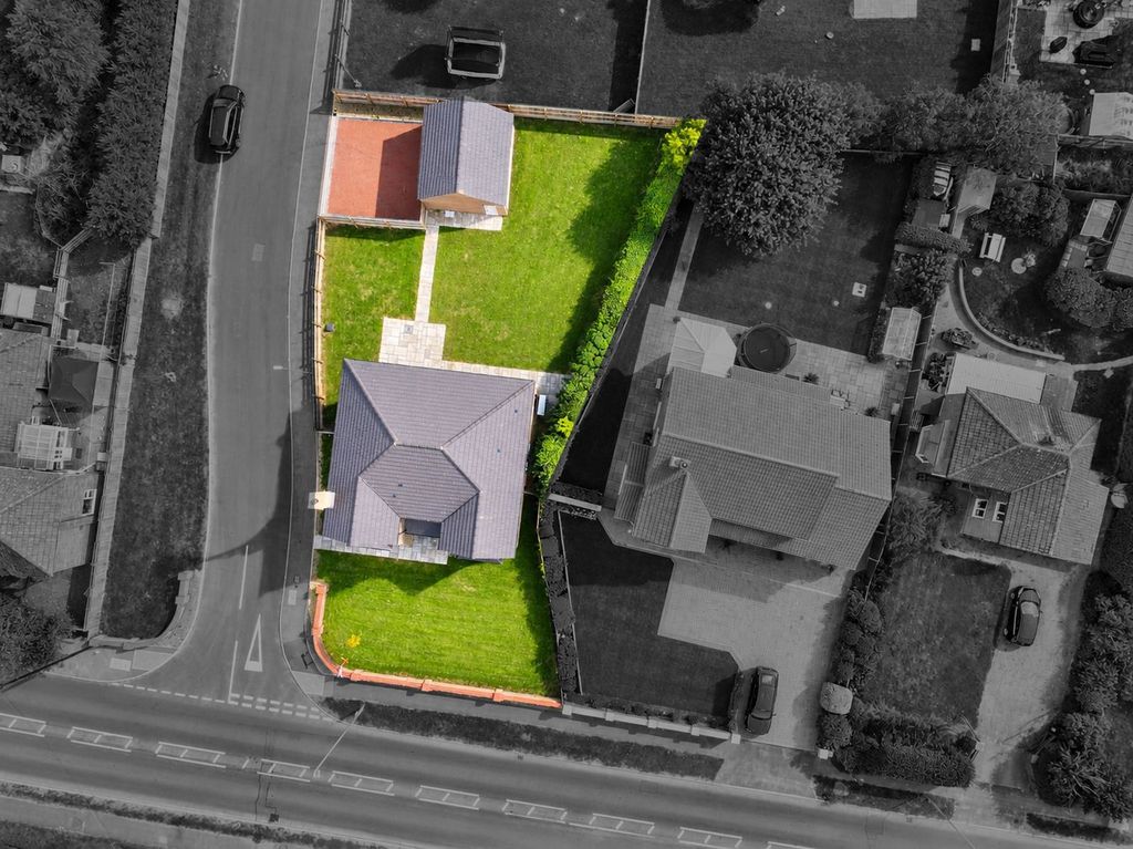 Property photo 2 of 24
