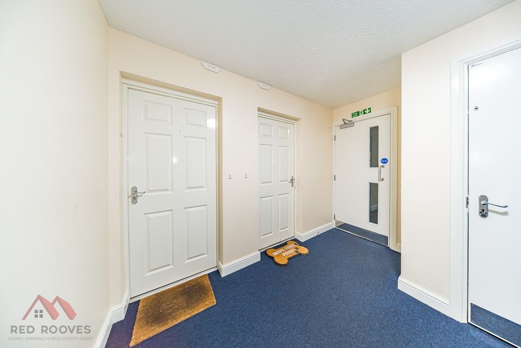 Property photo 3 of 26 Communal Hallway