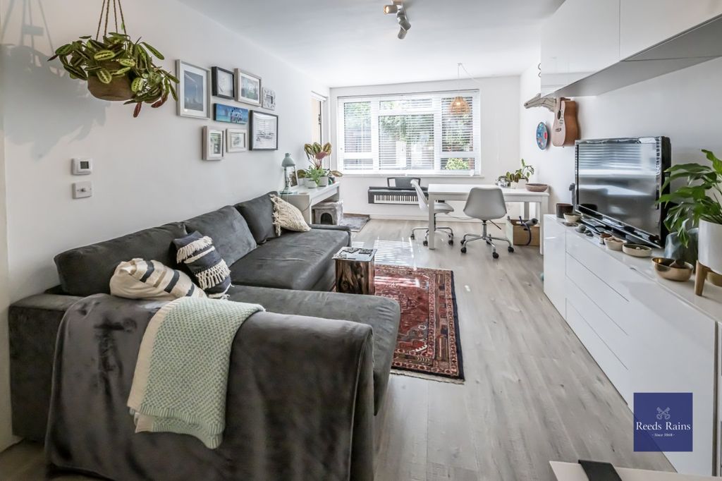 Property photo 1 of 11 Reception Room