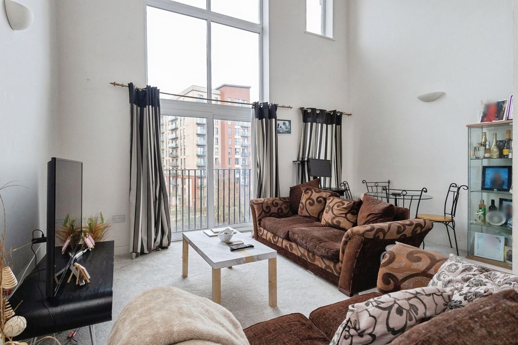 Property photo 2 of 16 Pbox-Img.Jpg