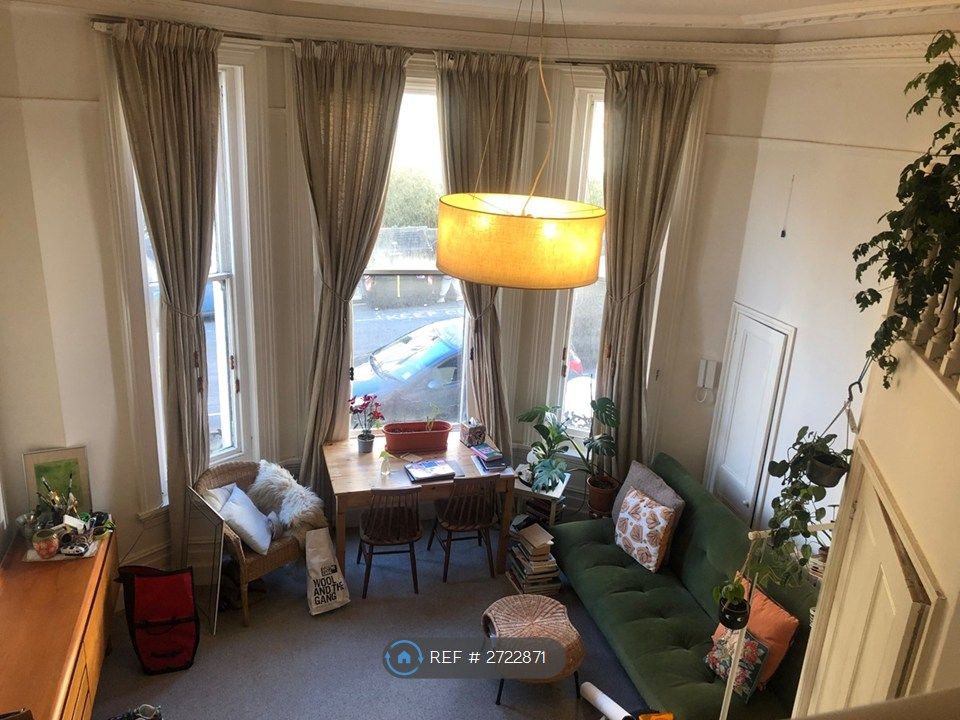 Property photo 1 of 13 Loumge