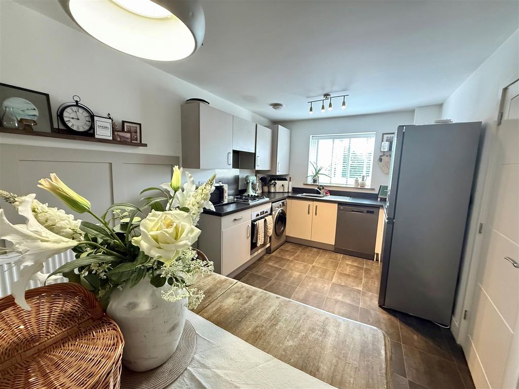 Property photo 3 of 17 Kitchen 1.Jpg