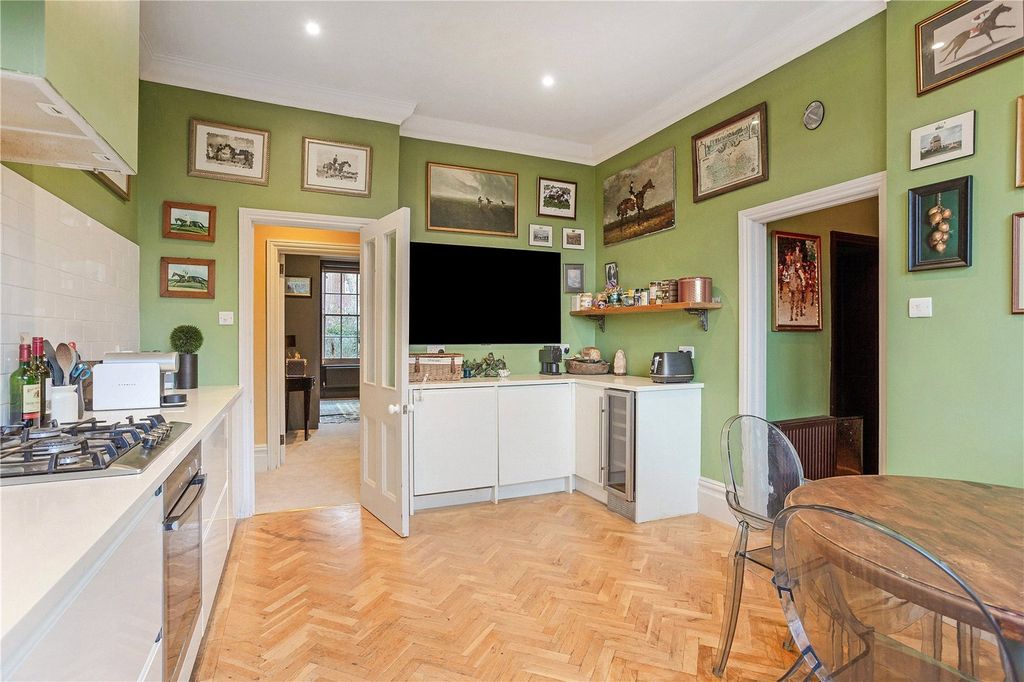 Property photo 2 of 9 Kitchen