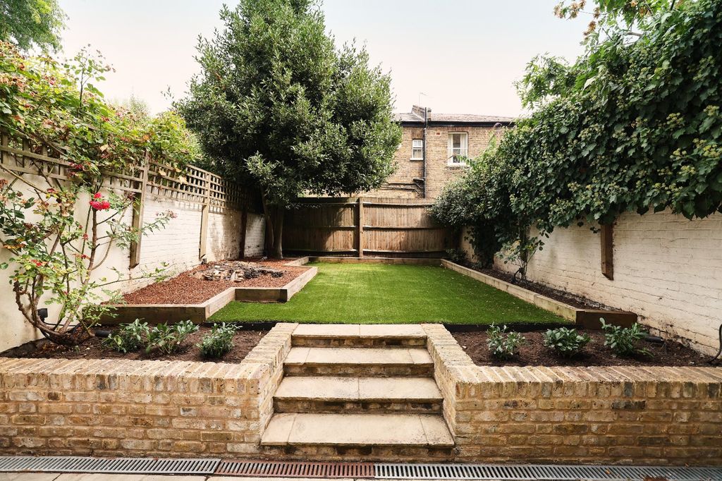 Property photo 2 of 17 Picture No. 21