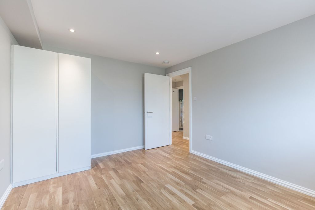 Property photo 3 of 10 Bedroom (Example)