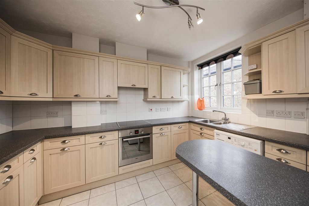 Property photo 2 of 24 Kitchen Breakfast Room
