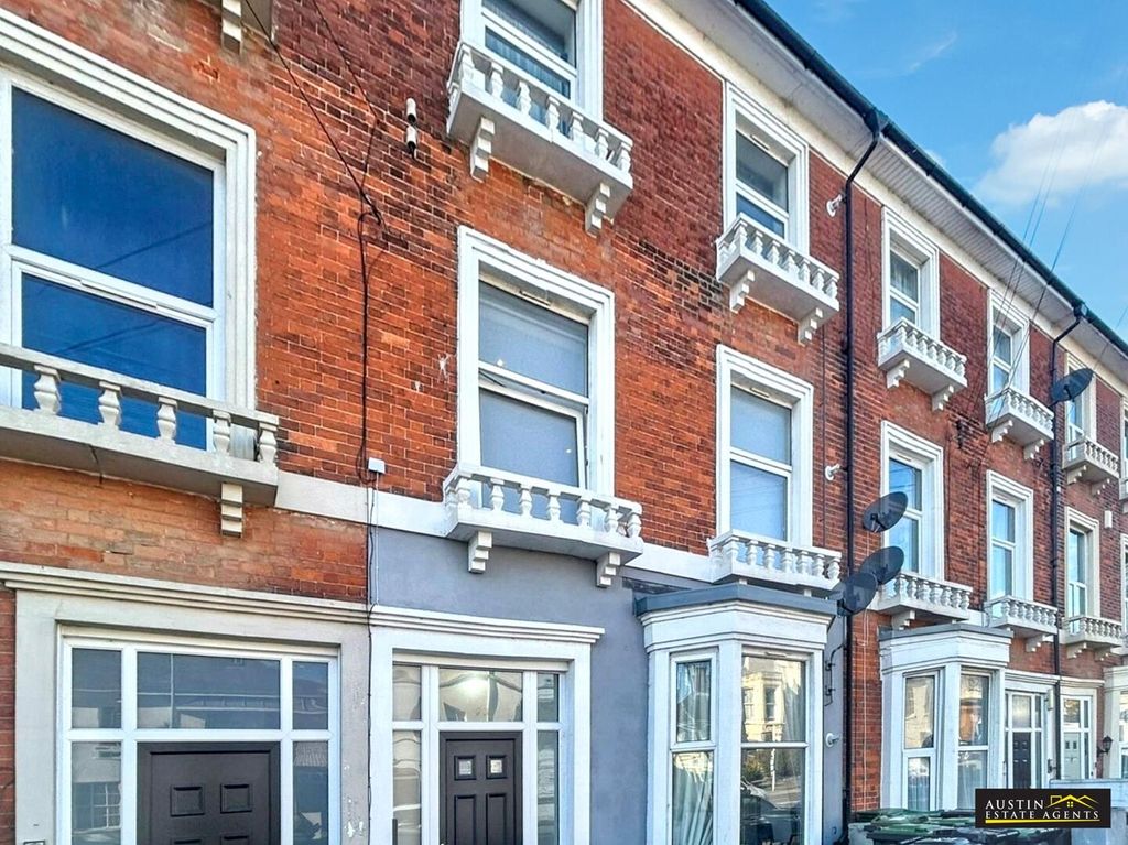 Property photo 1 of 8 Front (Exterior)