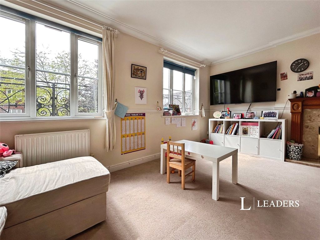 Property photo 3 of 14 Picture No. 15