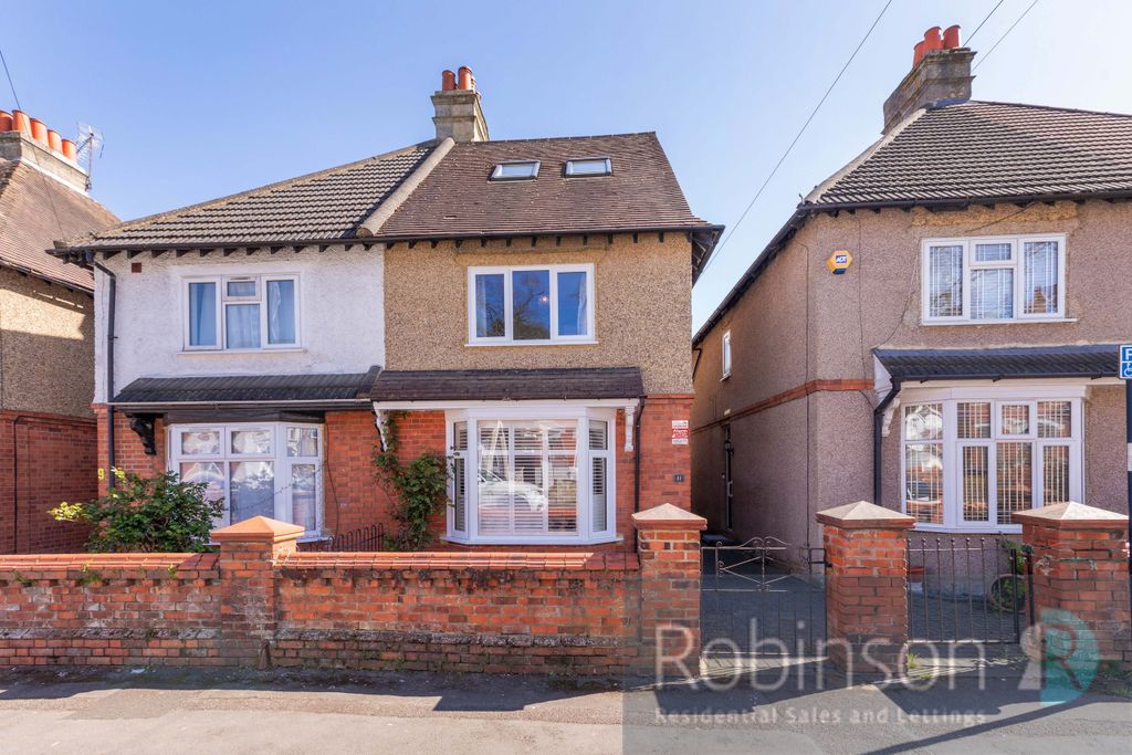 Property photo 2 of 19 11 Clare Road-2