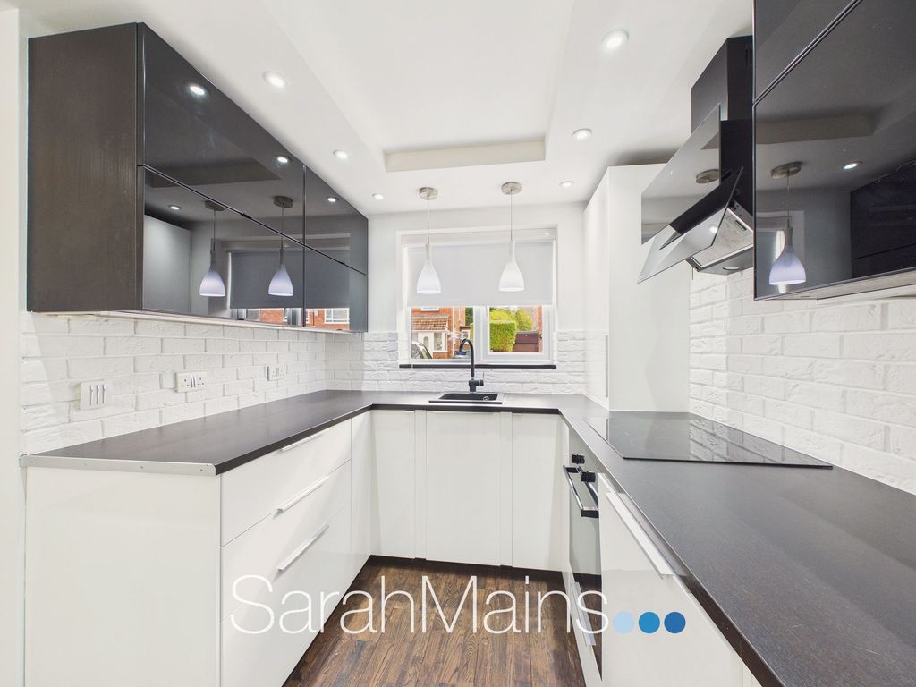 Property photo 3 of 14 Kitchen