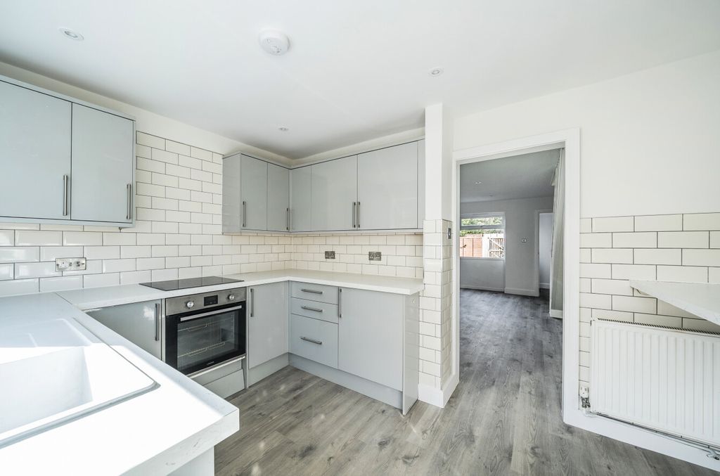 Property photo 2 of 16 1354985-9-68c7d53...
