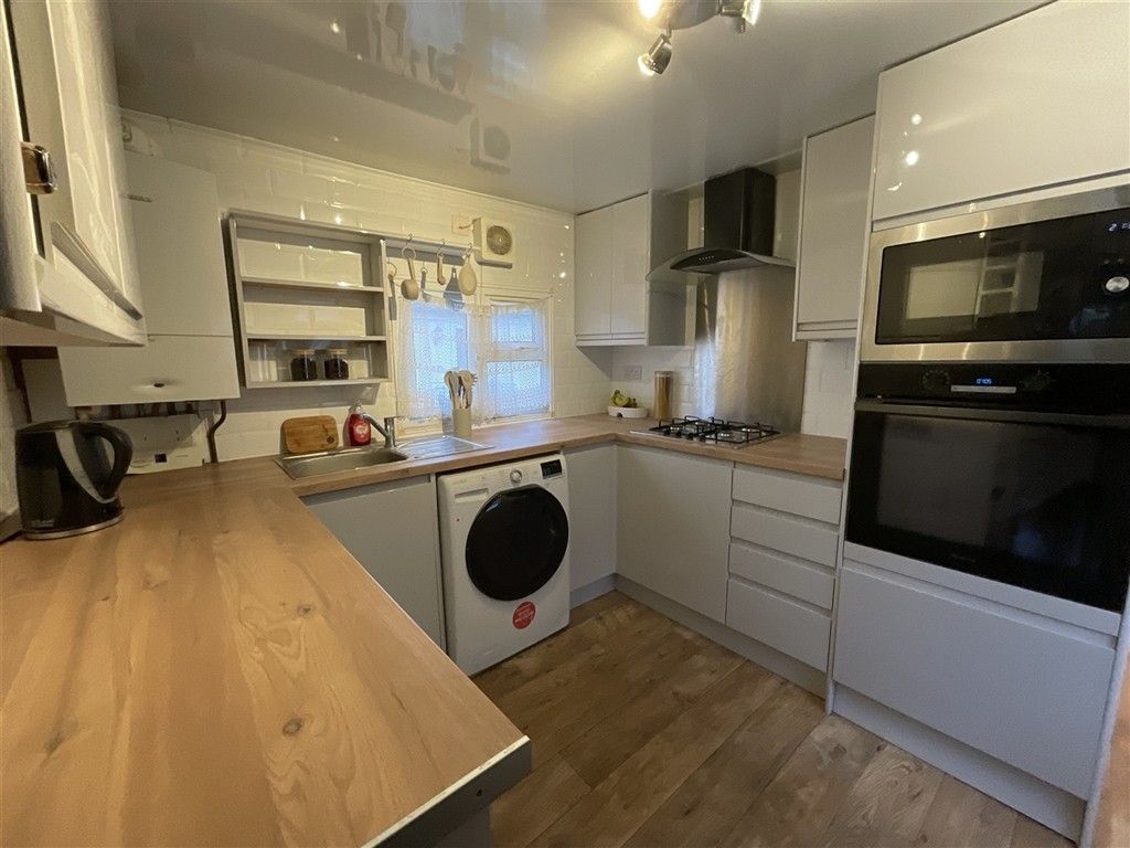 Property photo 2 of 6 Kitchen