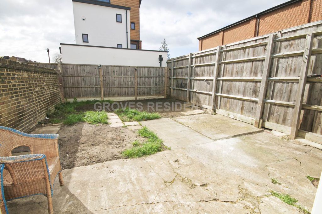 Property photo 3 of 5