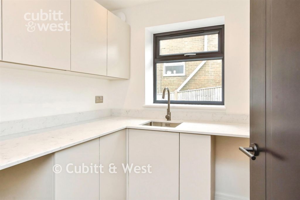 Property photo 3 of 17 Utility Room