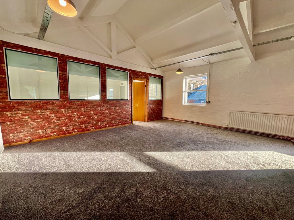 Property photo 2 of 8 Image