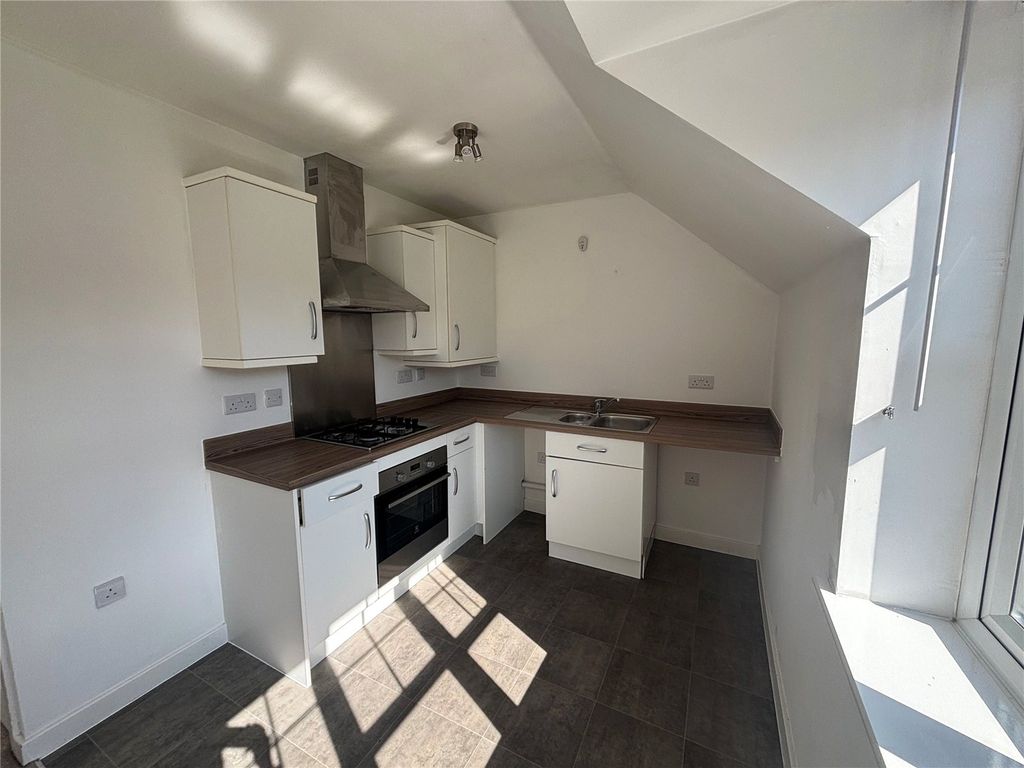 Property photo 3 of 11 Kitchen