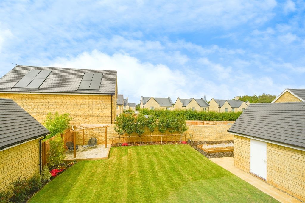 Property photo 2 of 17