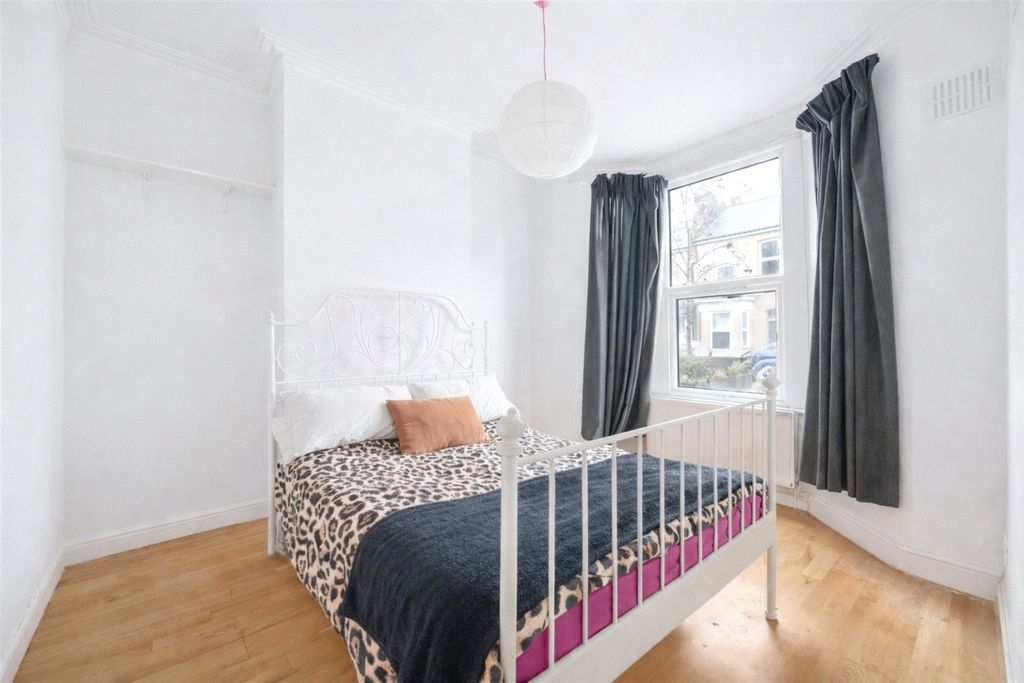 Property photo 2 of 12 Picture No. 21