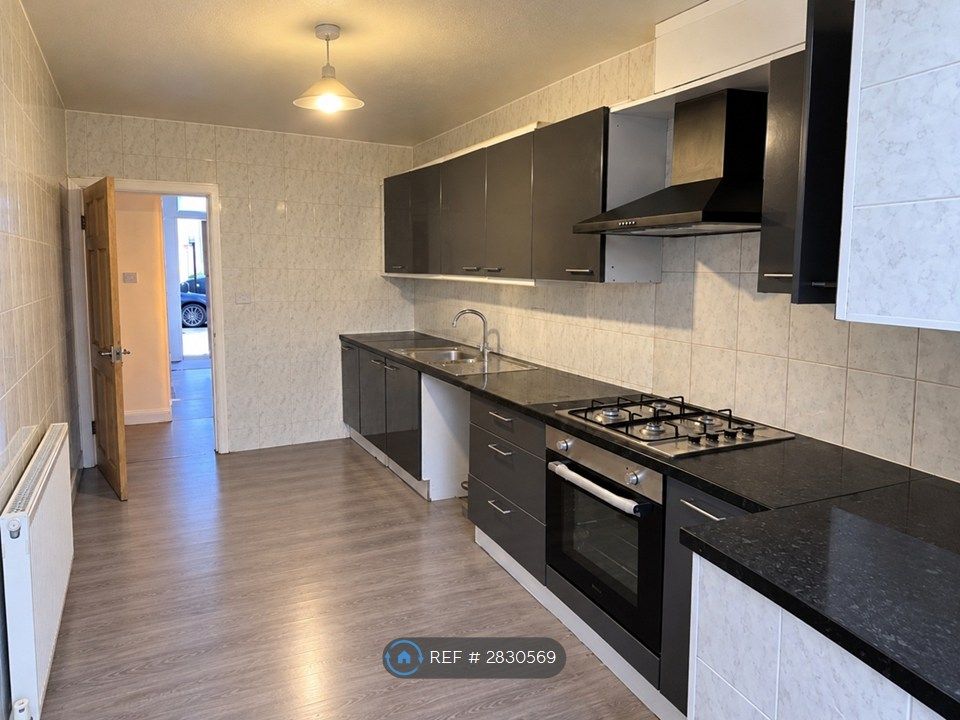Property photo 2 of 12 Kitchen Close-Up View