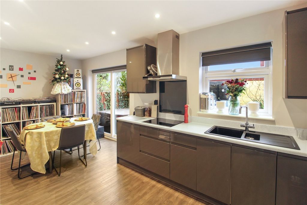 Property photo 3 of 16 Picture No. 02