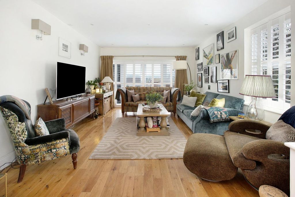 Property photo 3 of 23