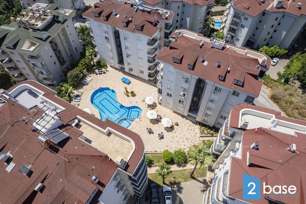 Property photo 2 of 40