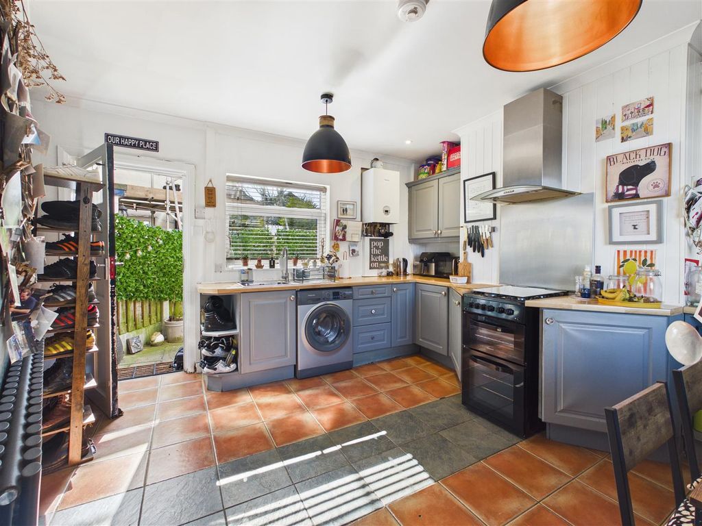 Property photo 3 of 19 Cam05476G0-Pr0166-Still011.Jpg