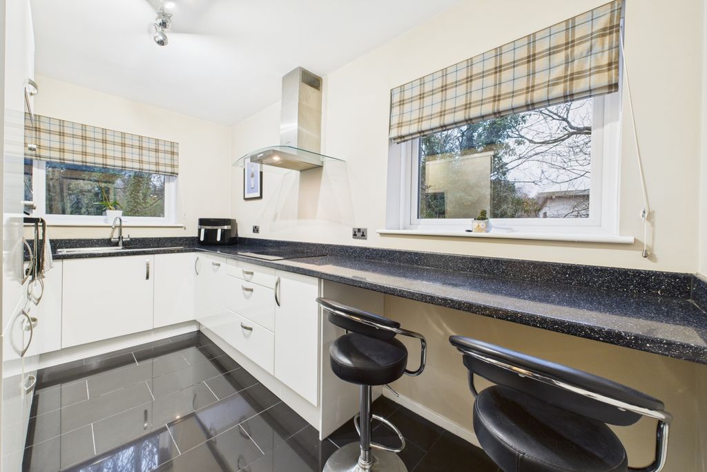 Property photo 3 of 17 Kitchen