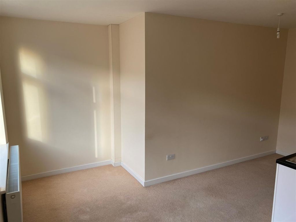 Property photo 3 of 5 Lounge
