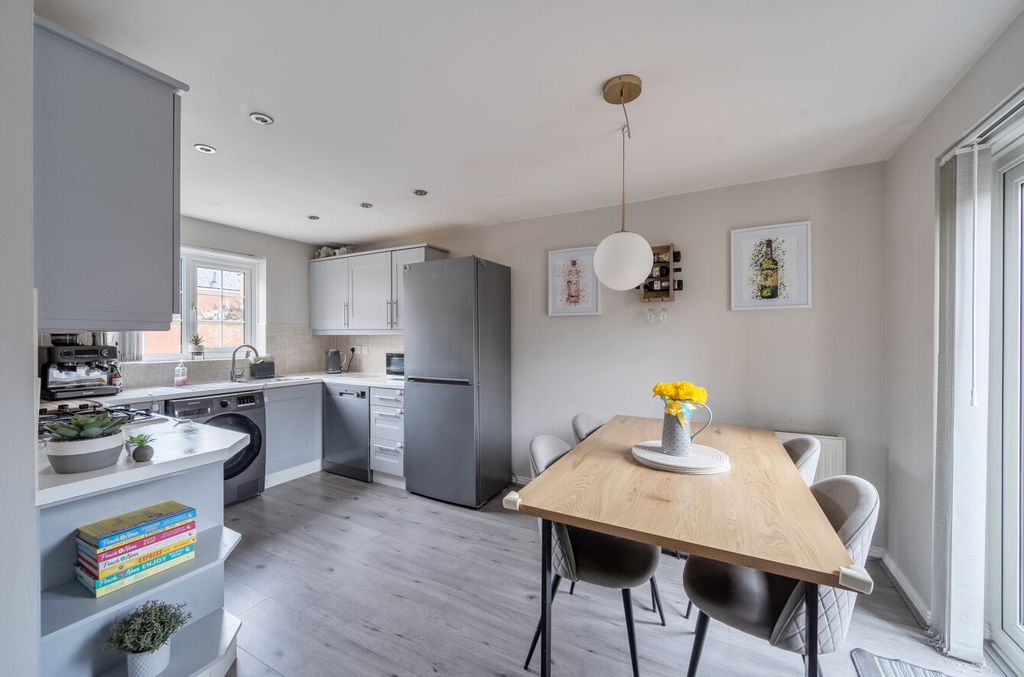 Property photo 3 of 12 1409072126985c3F08B517