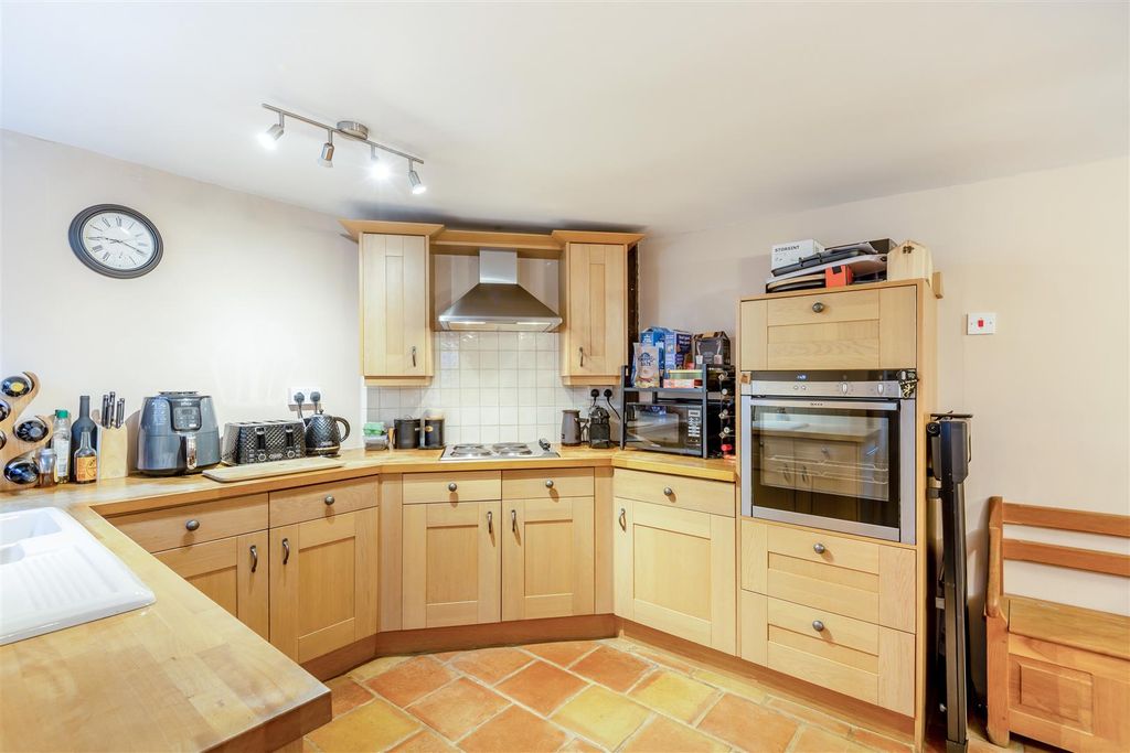 Property photo 3 of 17 Kitchen/Diner